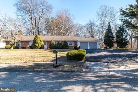 7 Vera Ln, Conshohocken, PA 19428