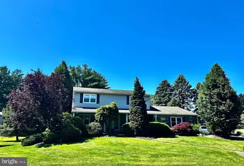 992 Sheffield Ln, Huntingdon Valley, PA 19006