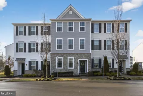 11 Hedley Ln, Hatboro, PA 19040