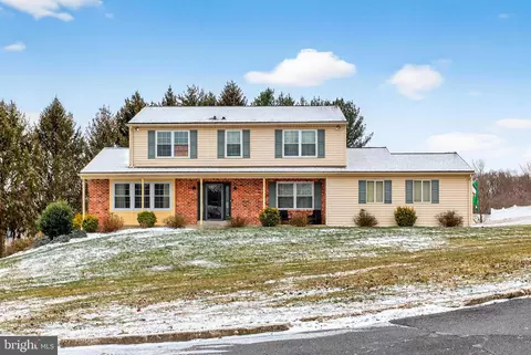 980 Crimson Ln, Pottstown, PA 19464