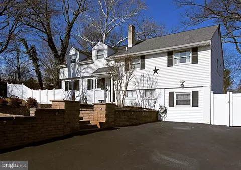 2360 N Parkview Dr, Norristown, PA 19403