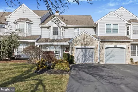 102 Steeplechase Dr, North Wales, PA 19454
