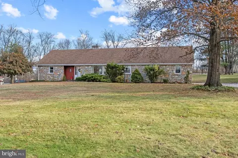 1758 Green Briar Dr, Worcester, PA 19490