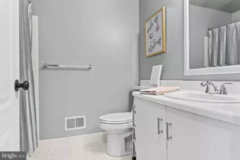 Bath - 160 Lemonton Way, Wayne, PA 19087 photo 4 of 4