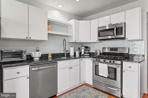 Kitchen - 160 Lemonton Way, Wayne, PA 19087 photo 2 of 3