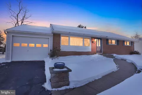 537 Sherwood Ln, Hatboro, PA 19040