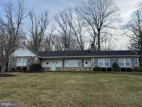 30 Hollow Rd, Telford, PA 18969