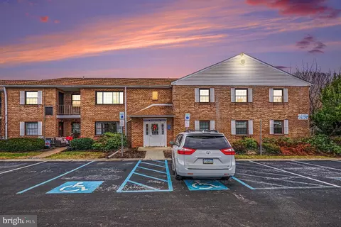 177 Woodstream Dr, Norristown, PA 19403