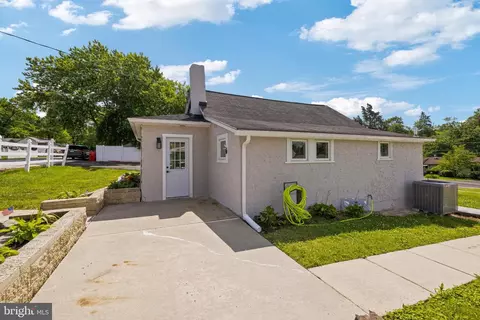 15 Henry Ave, Collegeville, PA 19426