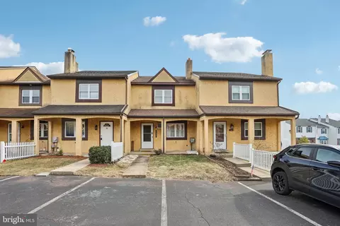 2402 Walnut Ridge Est, Pottstown, PA 19464