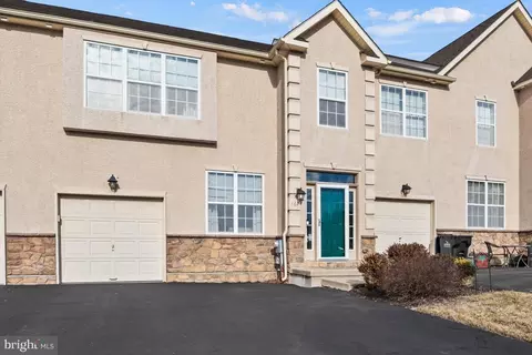 367 Manor Cir, Harleysville, PA 19438