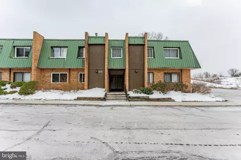 1602 Meadowview Ln, Mont Clare, PA 19453