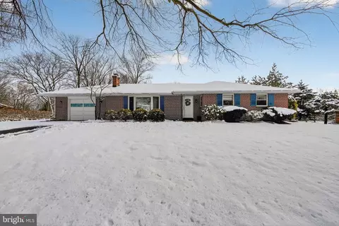 1074 Stuart Dr, Pottstown, PA 19464