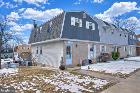 523 Village Ln, Pottstown, PA 19464