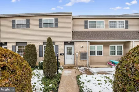 325 S Warminster Rd #A-8  1, Hatboro, PA 19040