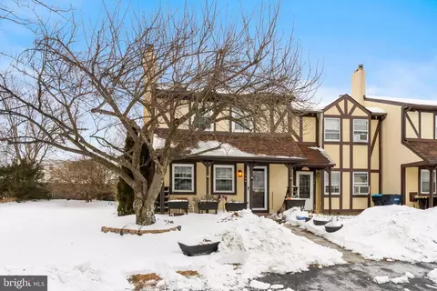 794 Sandra Ln, Norristown, PA 19403