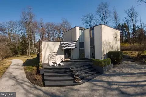 1335 Valley Rd, Villanova, PA 19085