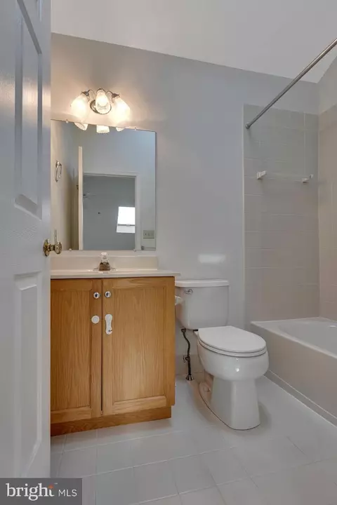 Bath - 1129 Brians Way, Wayne, PA 19087 photo 3 of 3