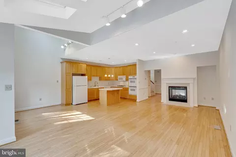 Living - 1129 Brians Way, Wayne, PA 19087 photo 8 of 9