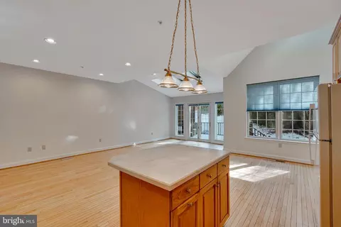 Living - 1129 Brians Way, Wayne, PA 19087 photo 6 of 9