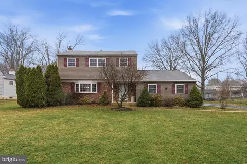 416 Oak Park Rd, Hatfield, PA 19440