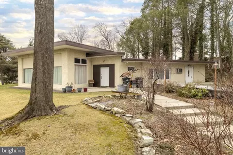 587 Moreland Rd #huntingdon, Huntingdon Valley, PA 19006