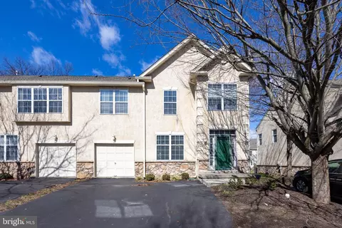 208 Castle Dr, North Wales, PA 19454
