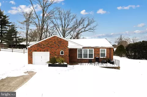 910 Edann Rd, Oreland, PA 19075