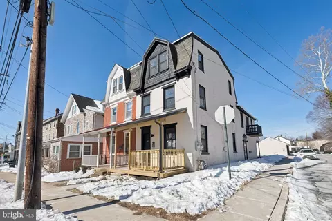 215 Bridge St, Mont Clare, PA 19453