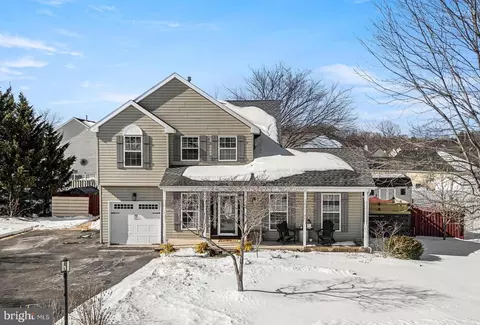 45 Pebble Beach Ln, Pottstown, PA 19464