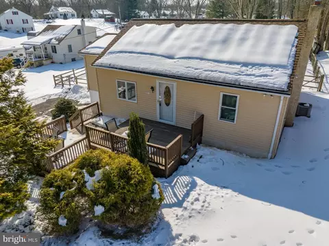 2013 Walters Rd, Green Lane, PA 18054