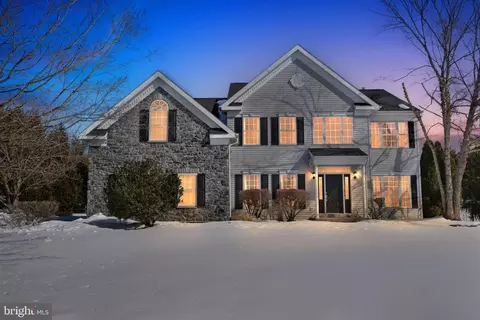 727 Sourwood Ln, Collegeville, PA 19426