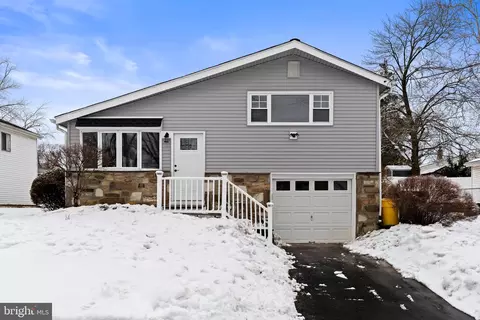 1567 Lindbergh Ave, Abington, PA 19001