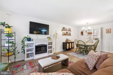 52 Dogwood Ln #D-9, Horsham, PA 19044
