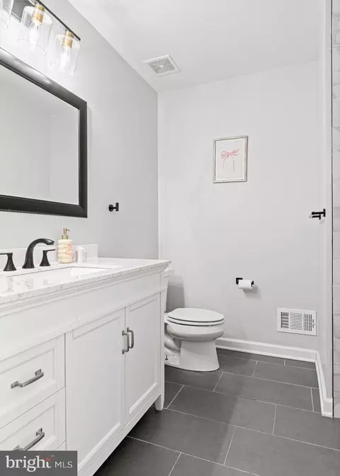 Bath - 149 Timothy Cir, Wayne, PA 19087 photo 6 of 7