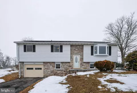 205 Jackson Rd, Gilbertsville, PA 19525