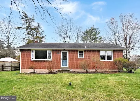 725 Mine Hill Rd, Schwenksville, PA 19473
