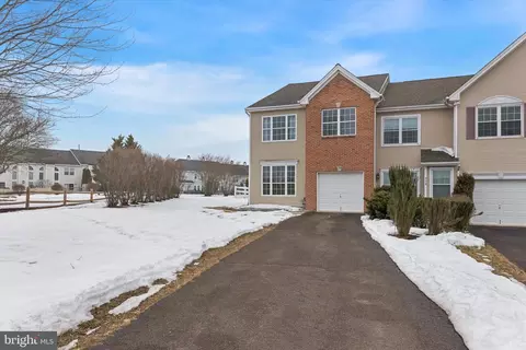 711 Bayonet Ct, Collegeville, PA 19426