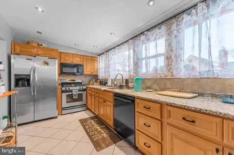 Kitchen - 2409 Ashbourne Rd, Wyncote, PA 19095 photo 4 of 5