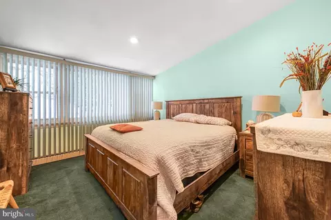 Bedroom - 2409 Ashbourne Rd, Wyncote, PA 19095 photo 4 of 6