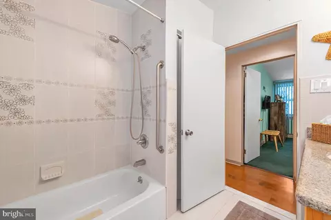 Bath - 2409 Ashbourne Rd, Wyncote, PA 19095 photo 2 of 4