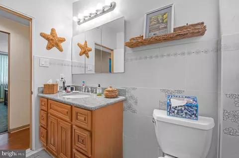 Bath - 2409 Ashbourne Rd, Wyncote, PA 19095 photo 3 of 4