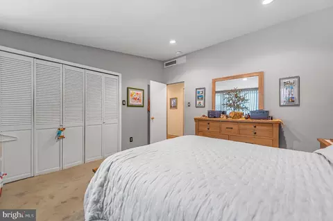 Bedroom - 2409 Ashbourne Rd, Wyncote, PA 19095 photo 2 of 6