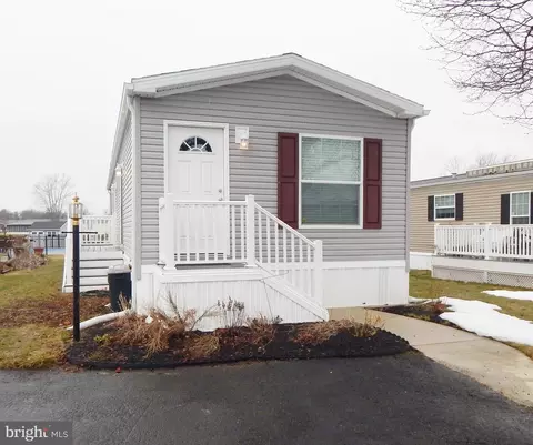 124 Parkside Ct, North Wales, PA 19454
