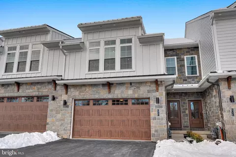 814 Denali Dr, Horsham, PA 19044