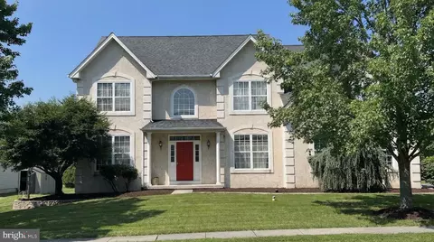 25 Tanglewood Dr, Schwenksville, PA 19473