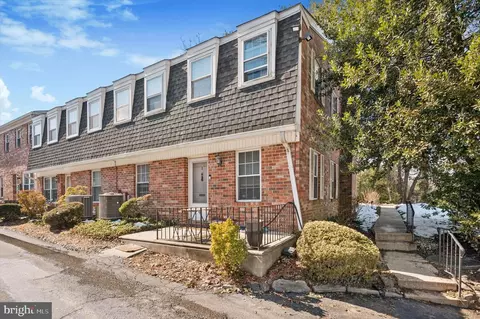 100 W Montgomery Ave #1, Ardmore, PA 19003