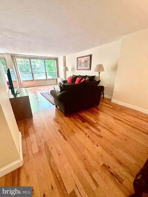 1001 City Ave #EC204, Wynnewood, PA 19096