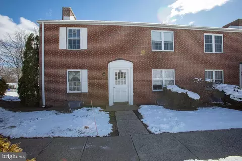 200 Maplewood Dr #B3, Pottstown, PA 19464