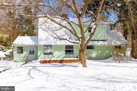 8303 Hull Dr, Glenside, PA 19038